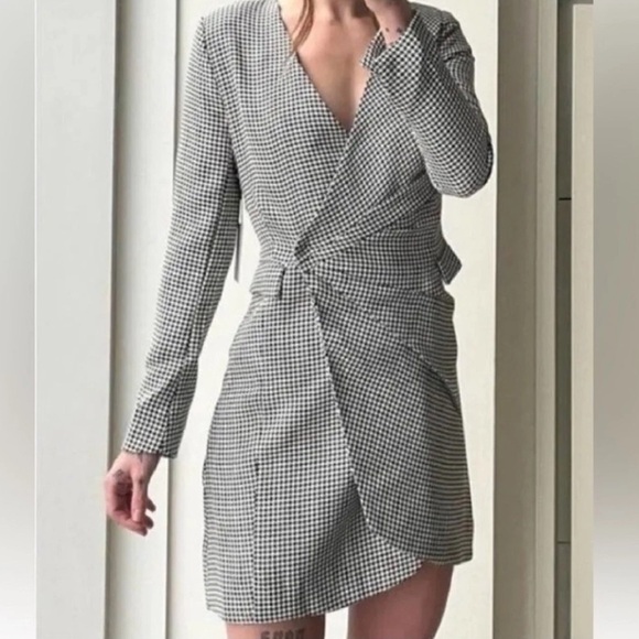Jason Wu Houndstooth Wrap Blazer
Dress, Size XS Monochrome Long Sleeve Dress - Picture 2 of 9